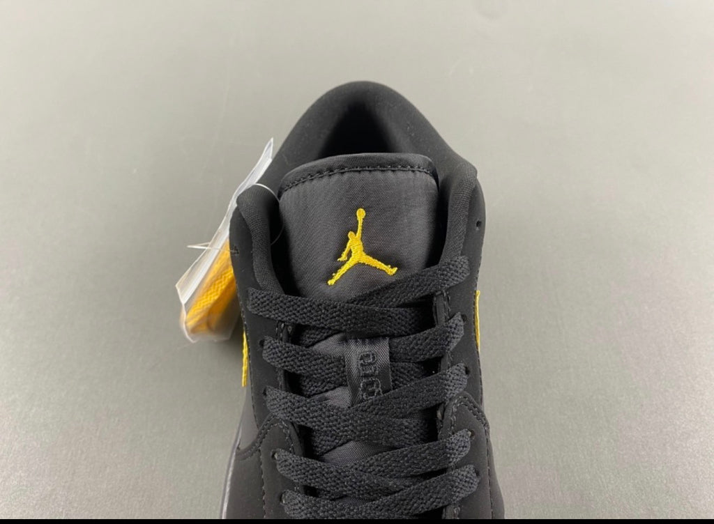 JORDAN 1 LOW TRAVIS SCOTT