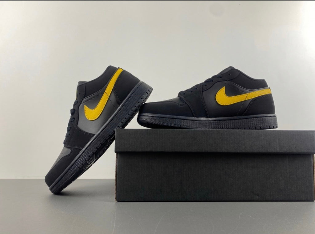 JORDAN 1 LOW TRAVIS SCOTT