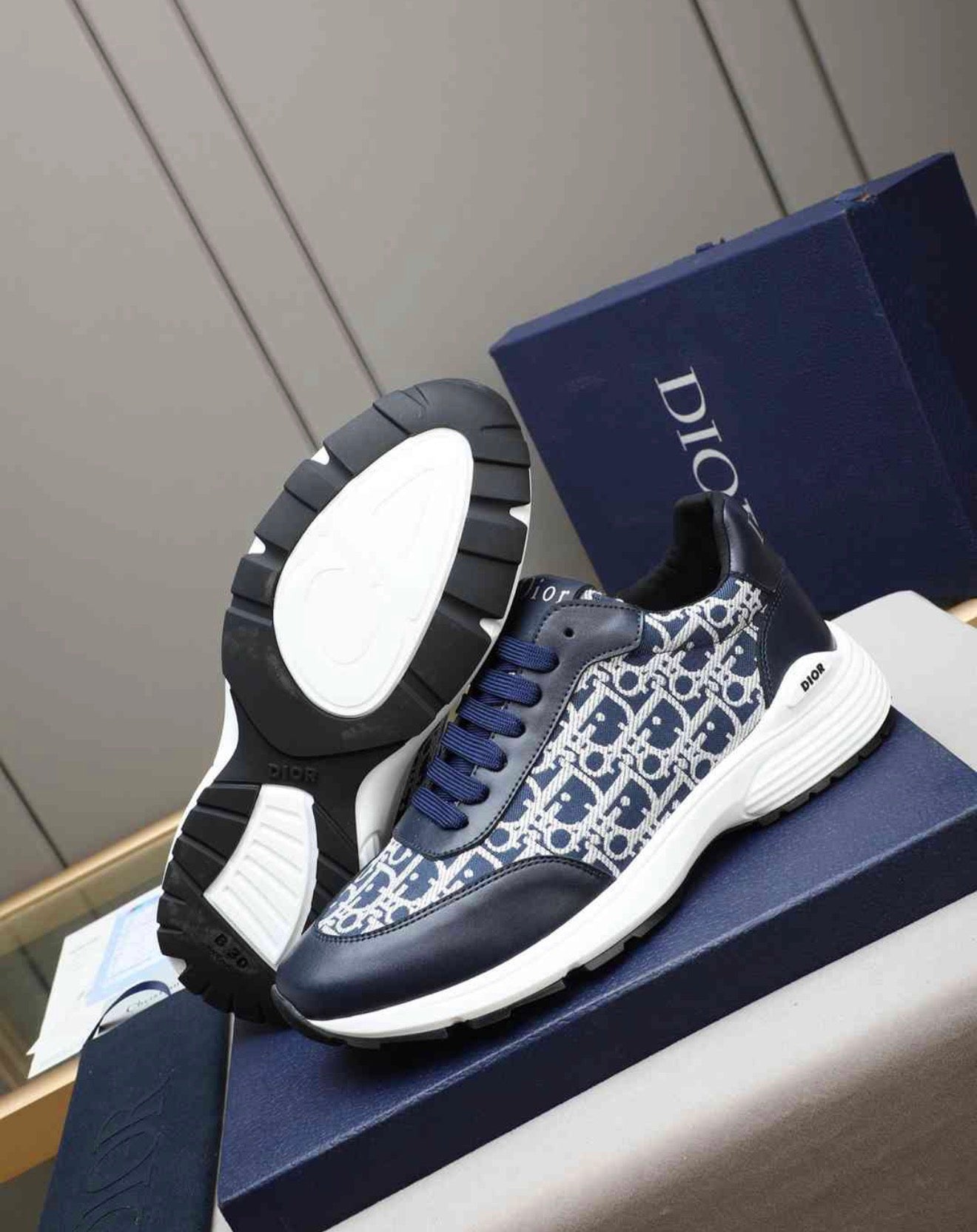 CHRISTIAN DIOR SNEAKERS COMES IN 3 COLORS (ASK US IN CHAT FOR THE COLOR,GENDER AND SIZE OF YOUR CHOICE)