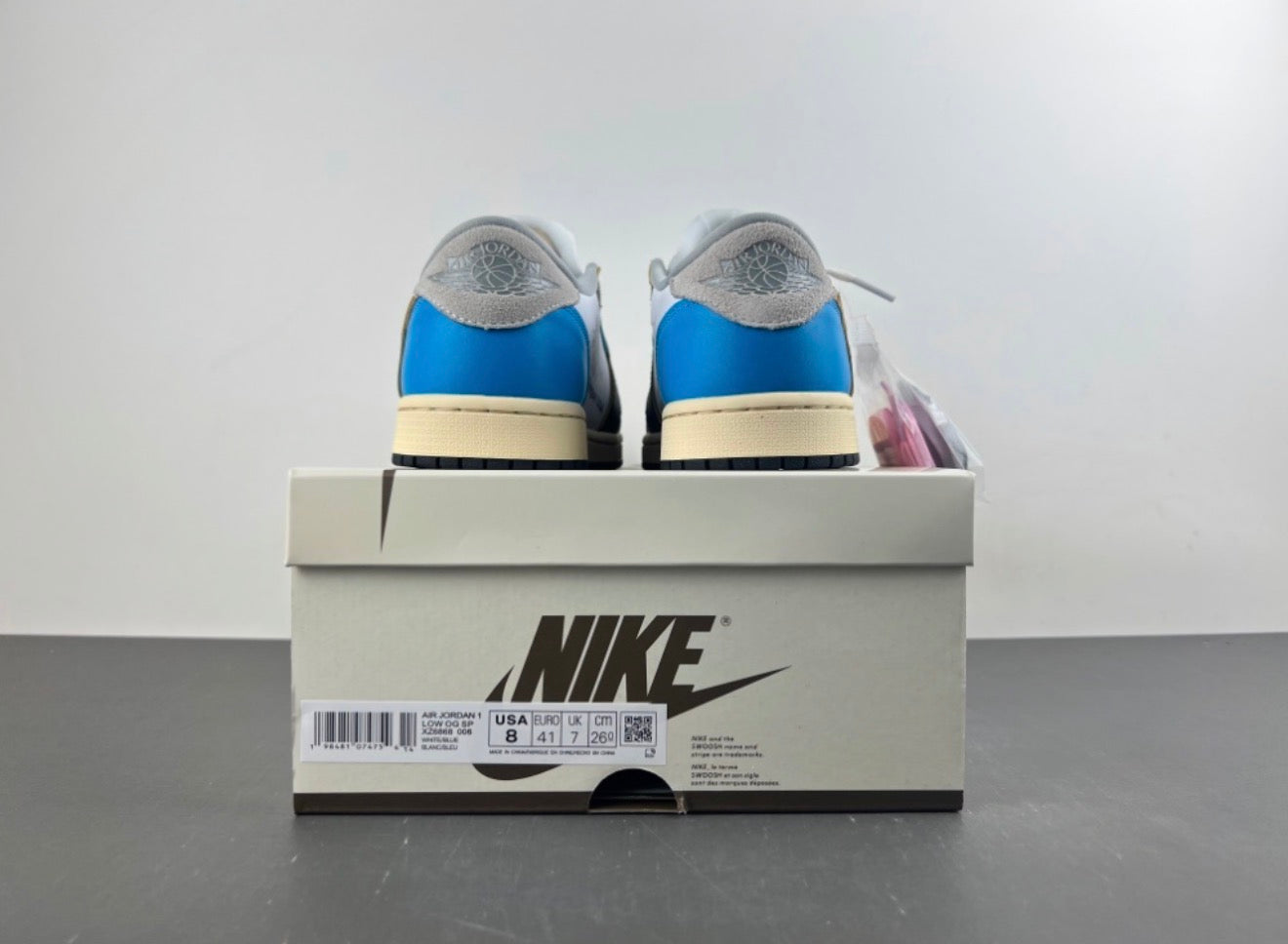 JORDAN 1 LOW TRAVIS SCOTT