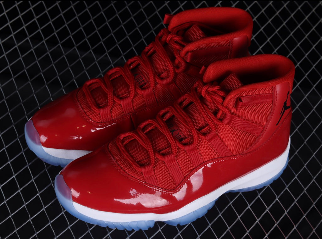 AJ11 AIR JORDAN 11 (WOMEN)
