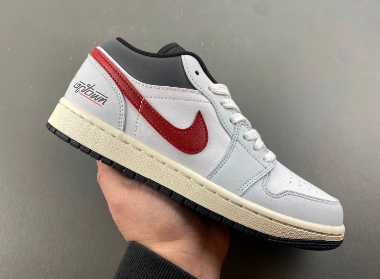 JORDAN 1 LOW TRAVIS SCOTT