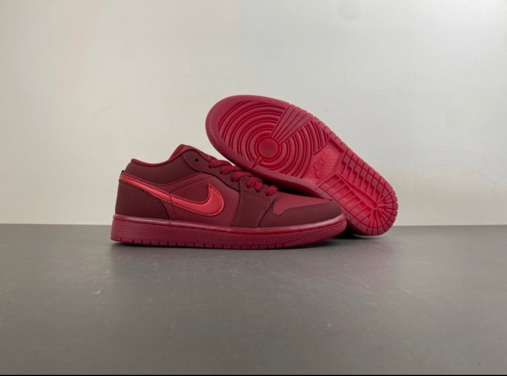 JORDAN 1 LOW TRAVIS SCOTT