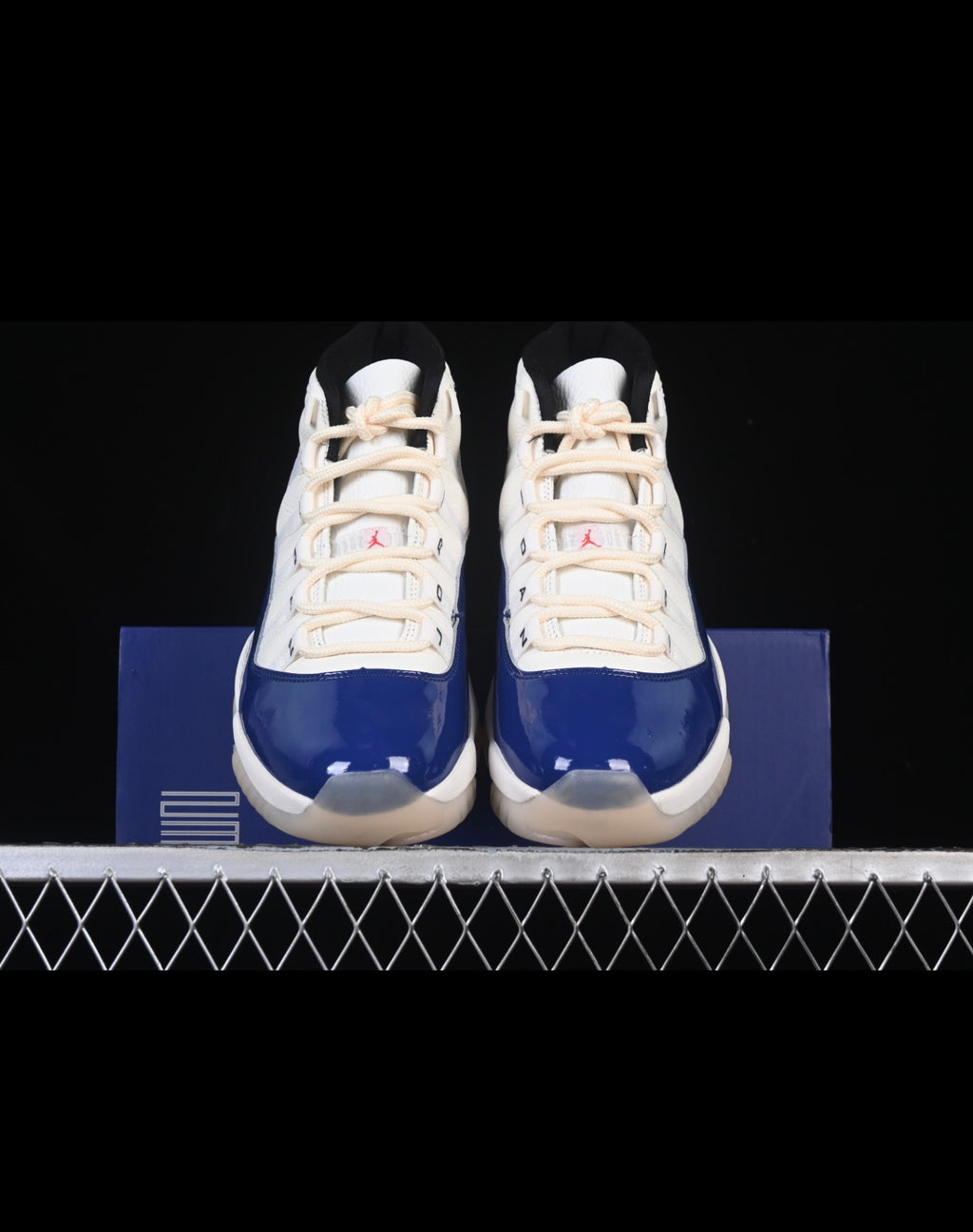 AJ11 AIR JORDAN 11 (WOMEN)