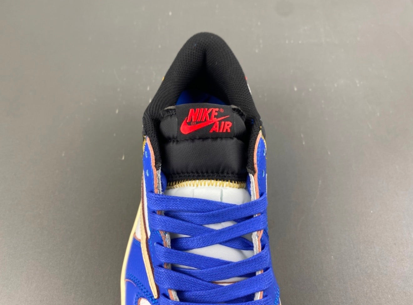 JORDAN 1 LOW TRAVIS SCOTT