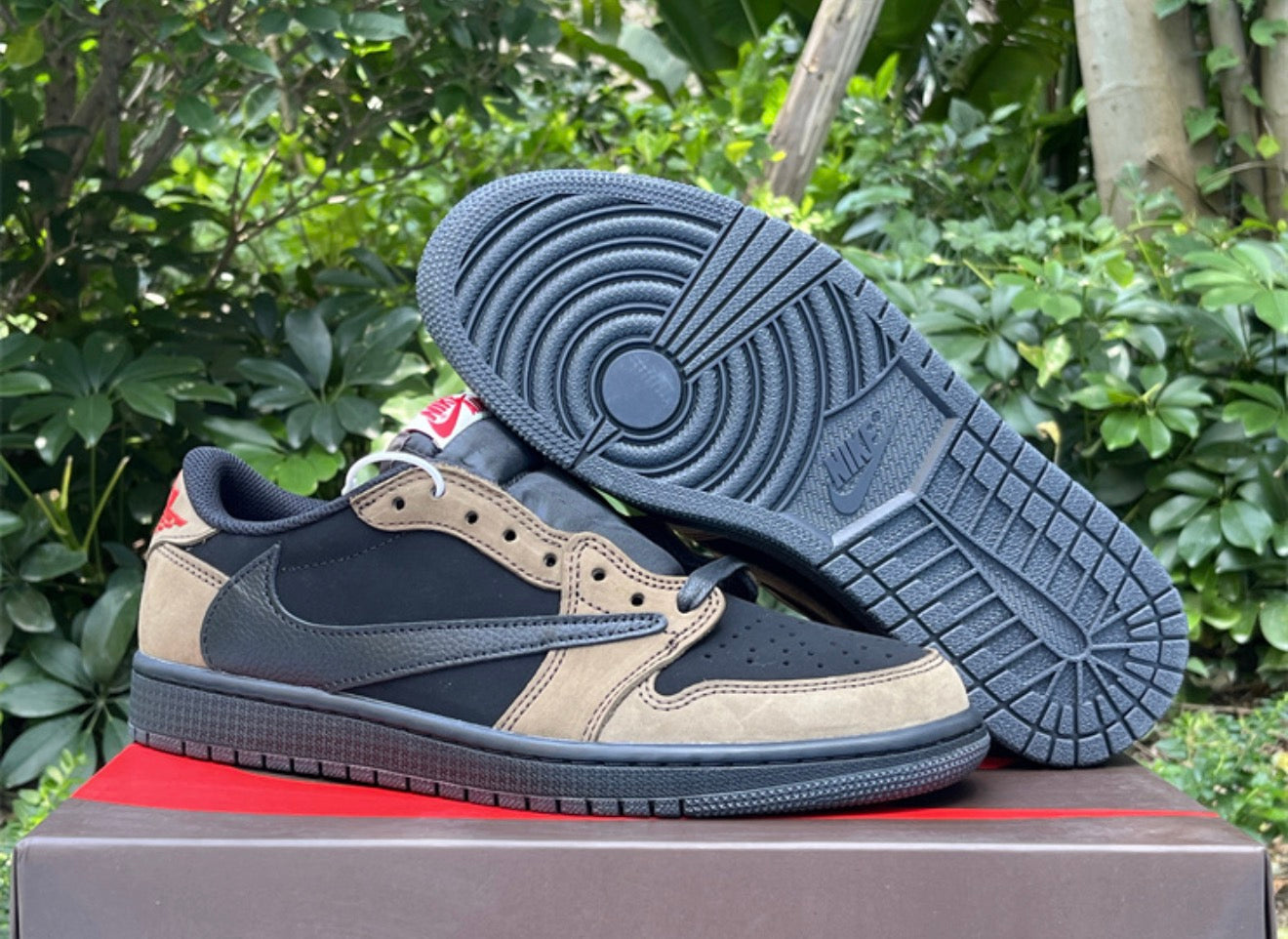 JORDAN 1 LOW TRAVIS SCOTT