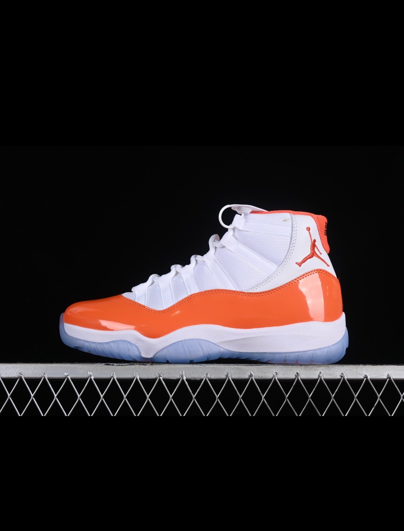AJ11 AIR JORDAN 11 (WOMEN)