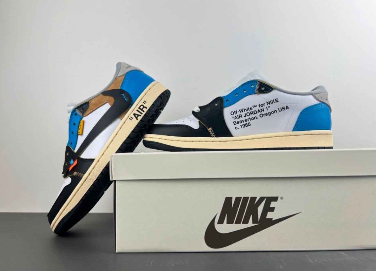 JORDAN 1 LOW TRAVIS SCOTT