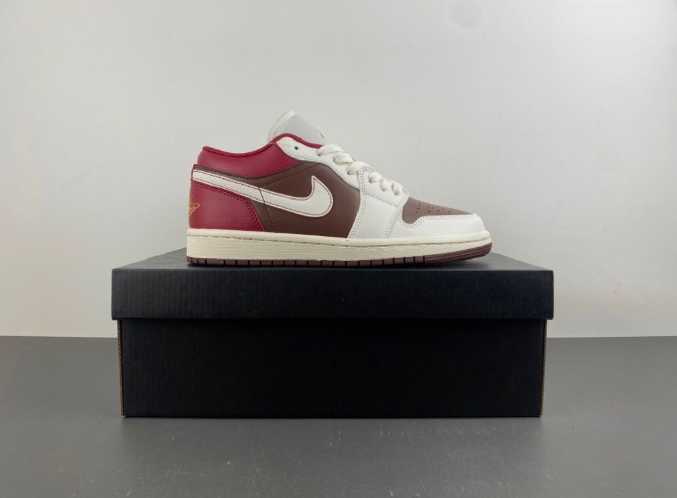 JORDAN 1 LOW TRAVIS SCOTT