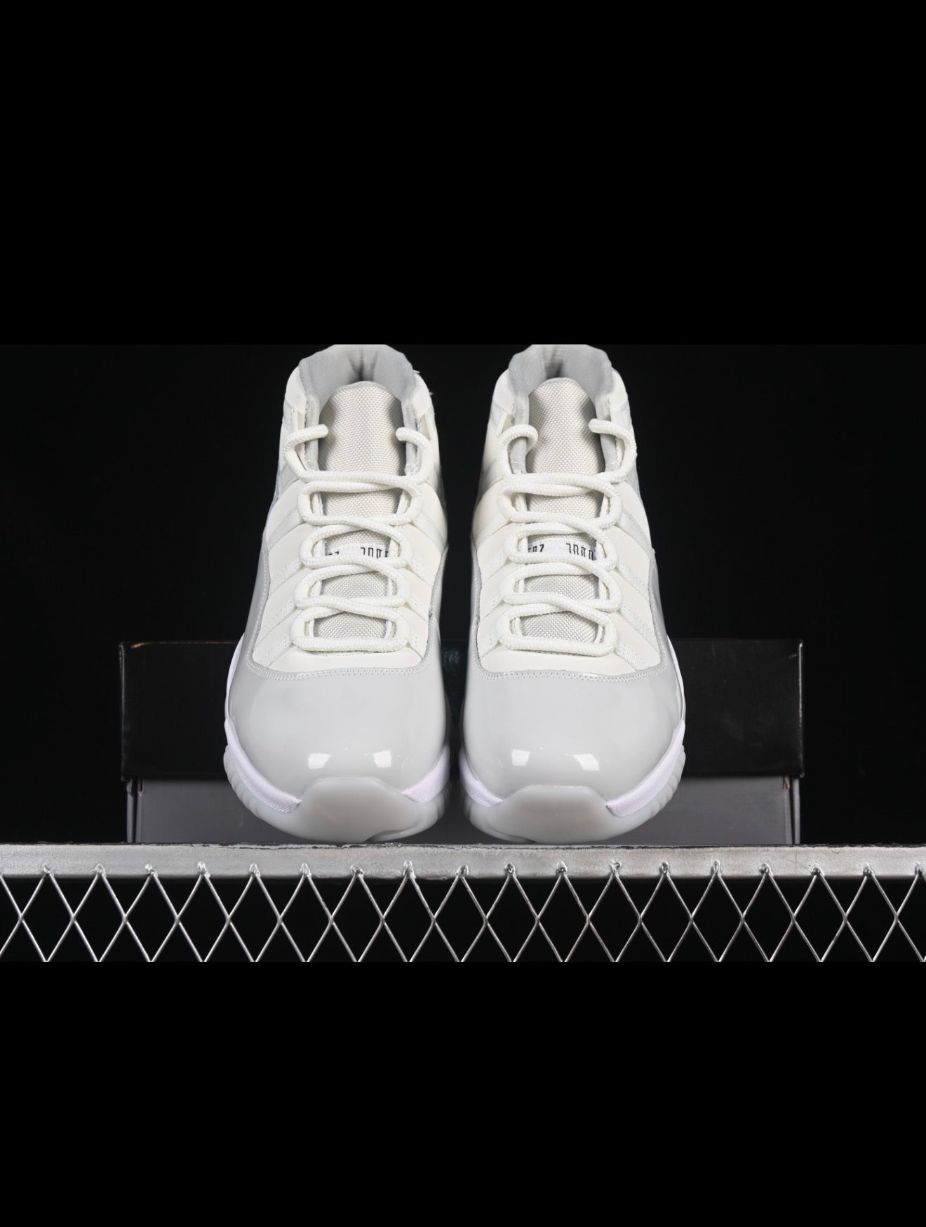 AJ11 AIR JORDAN 11 (WOMEN)
