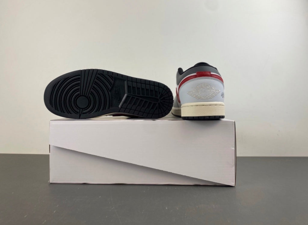 JORDAN 1 LOW TRAVIS SCOTT