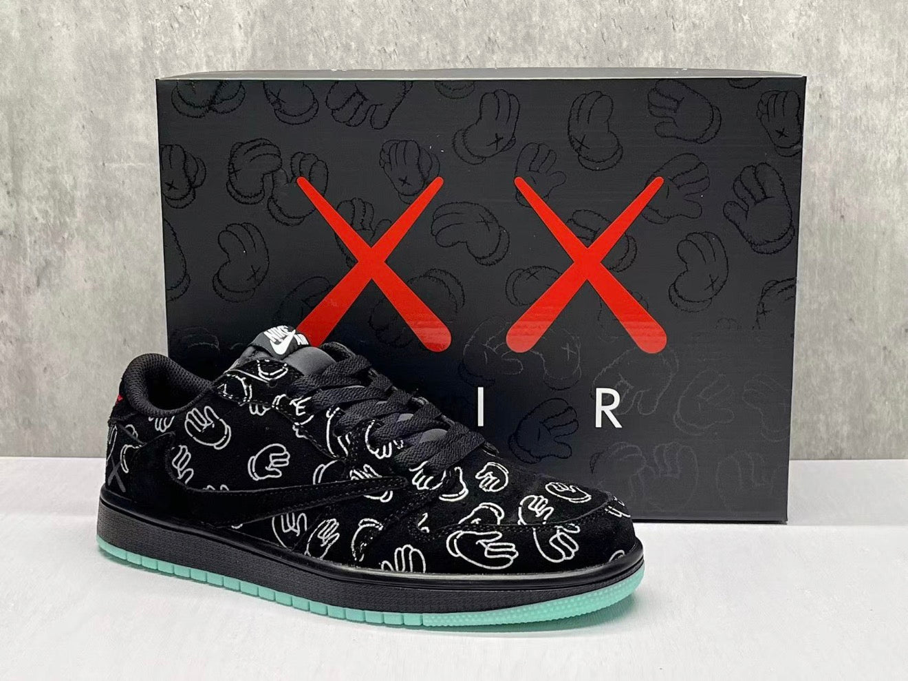 JORDAN 1 LOW TRAVIS SCOTT