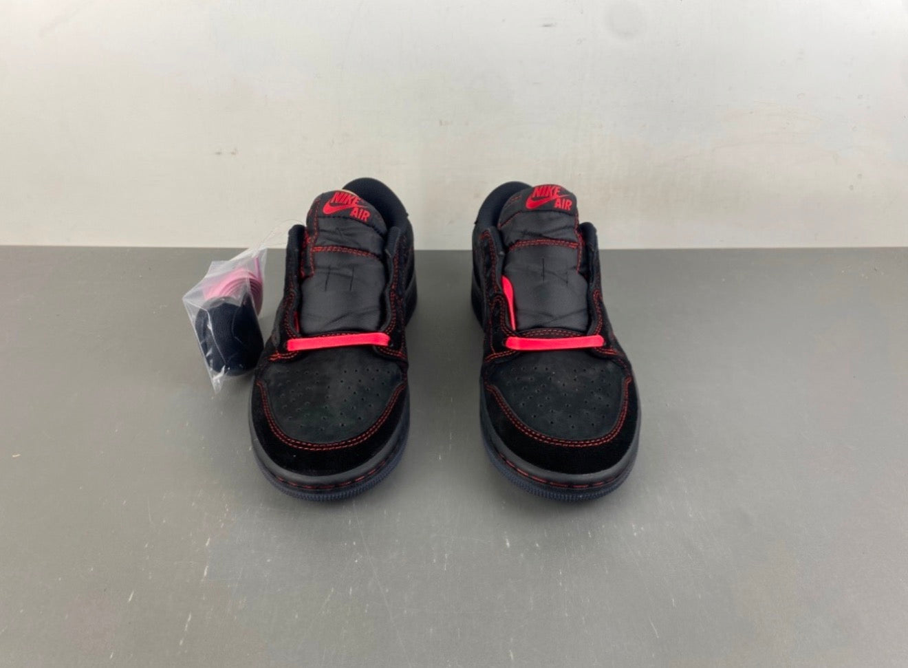 JORDAN 1 LOW TRAVIS SCOTT