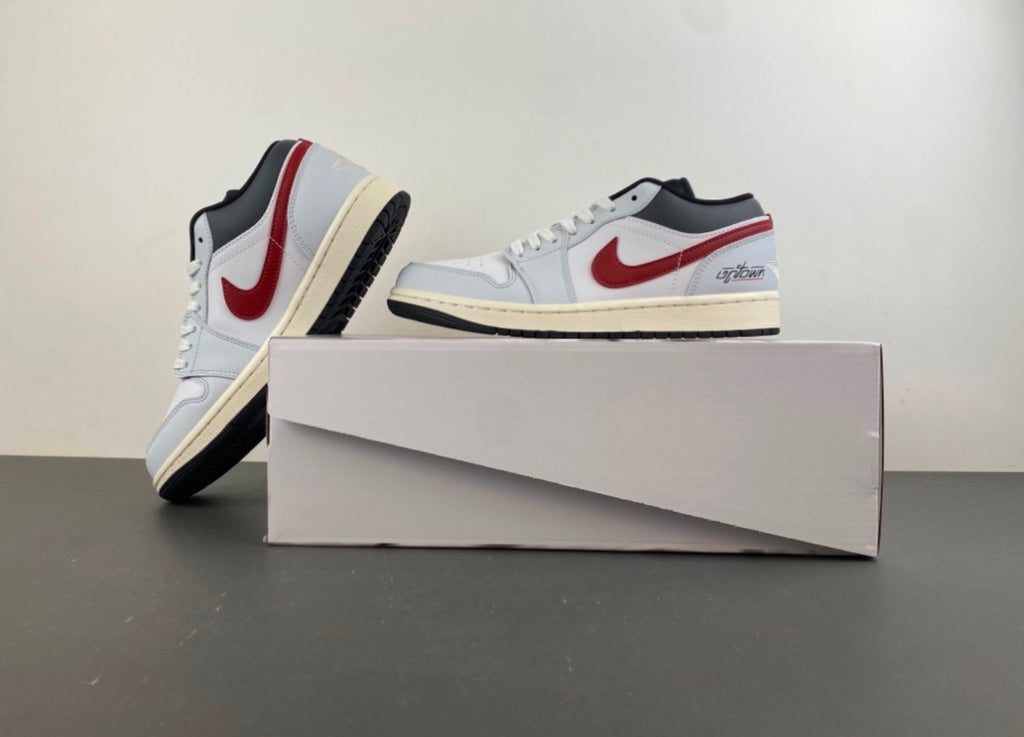 JORDAN 1 LOW TRAVIS SCOTT