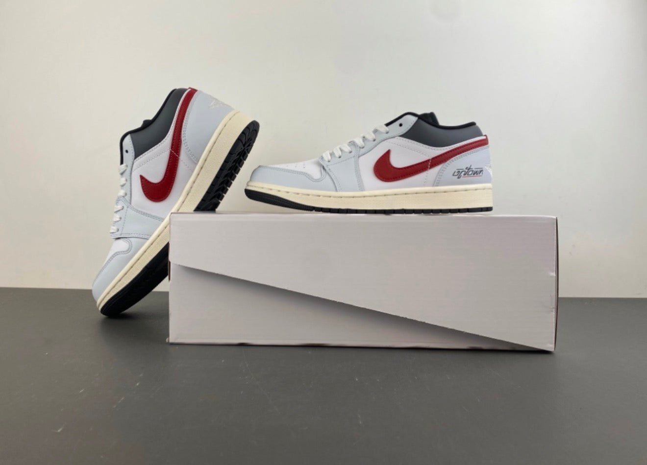 JORDAN 1 LOW TRAVIS SCOTT