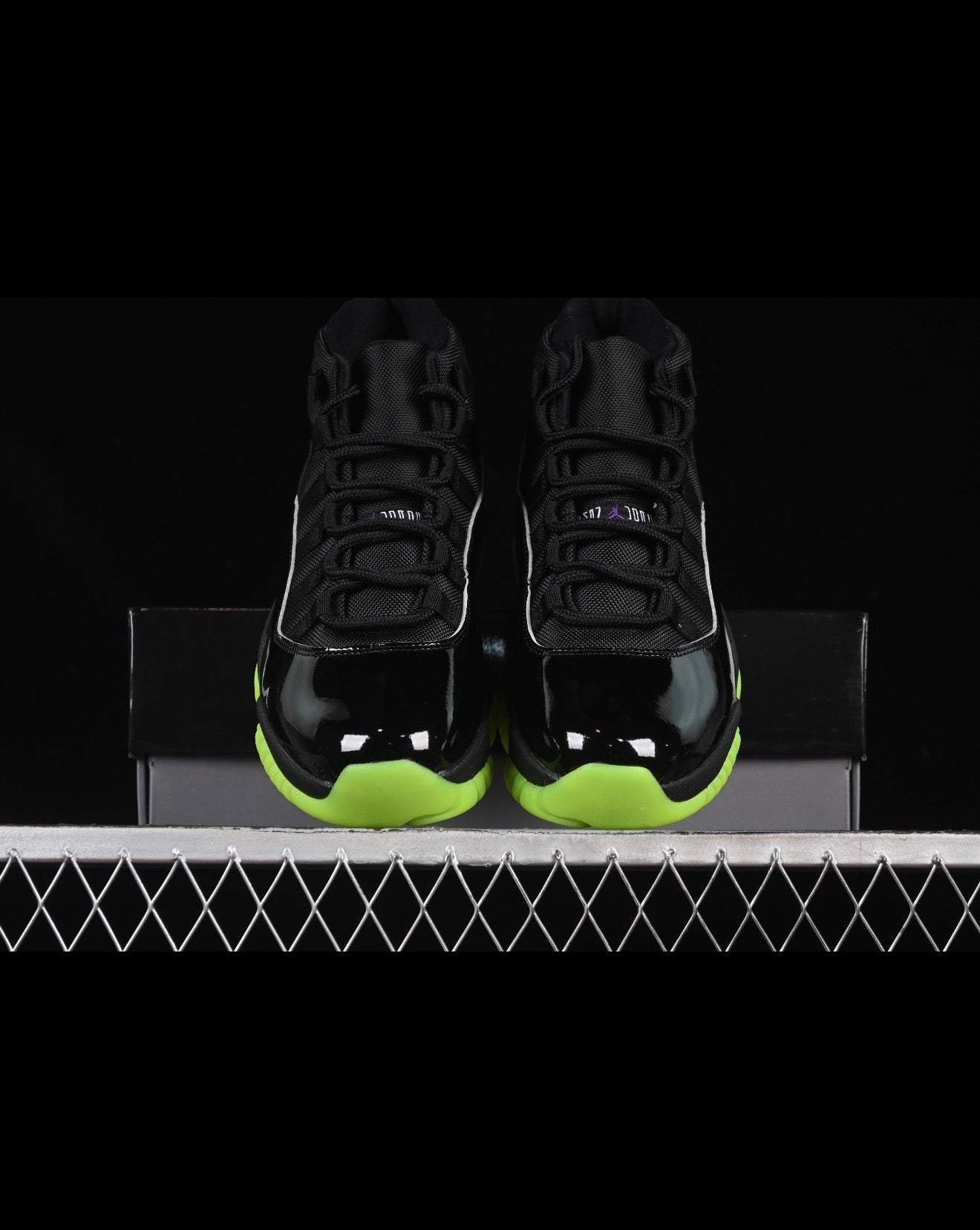 AJ11 AIR JORDAN 11 (WOMEN)