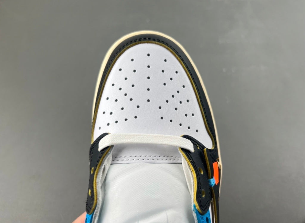 JORDAN 1 LOW TRAVIS SCOTT