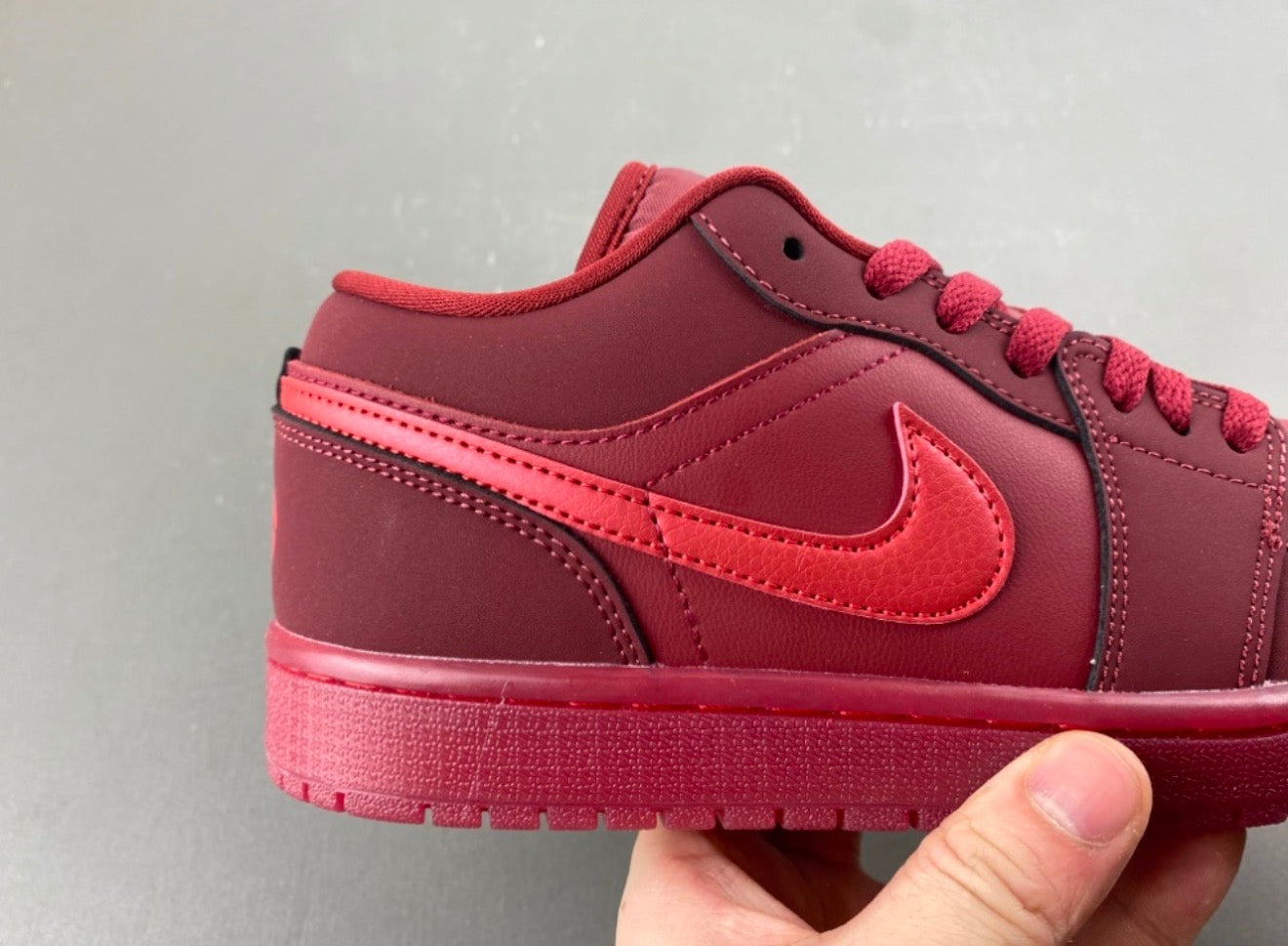 JORDAN 1 LOW TRAVIS SCOTT