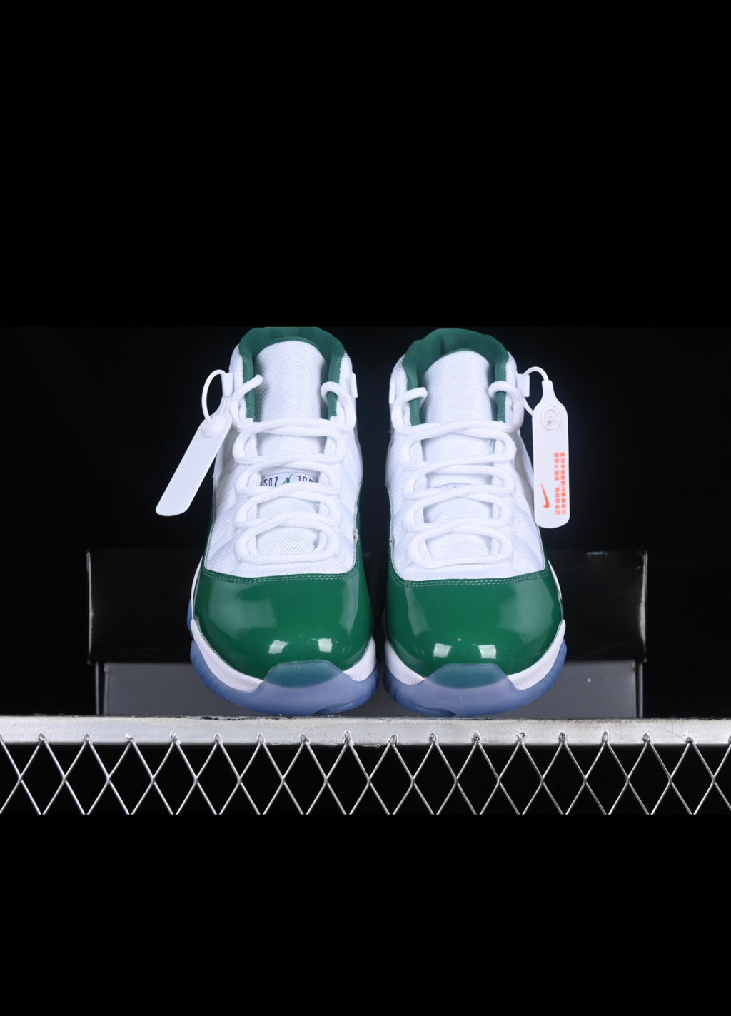 AJ11 AIR JORDAN 11 (WOMEN)