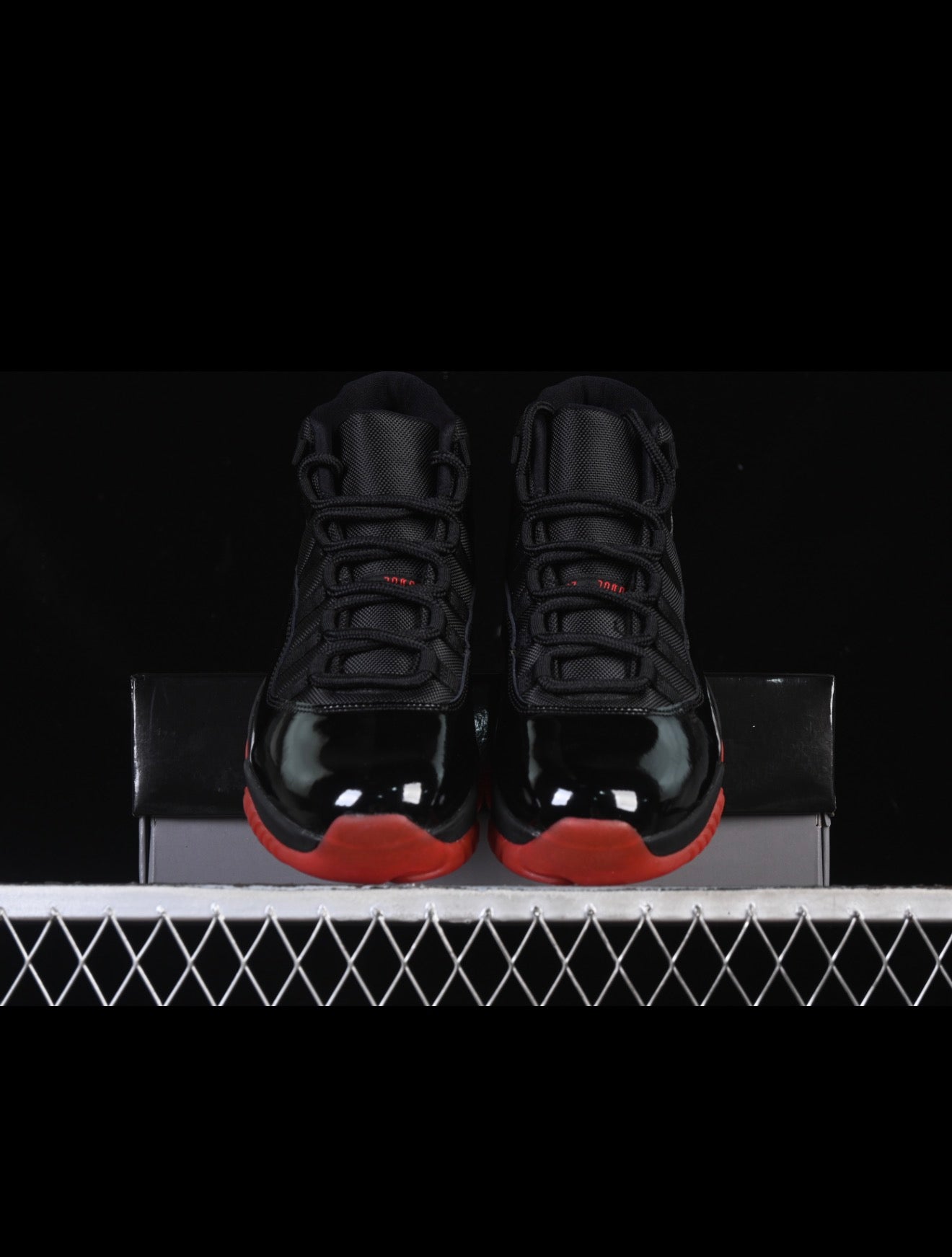 AJ11 AIR JORDAN 11 (WOMEN)