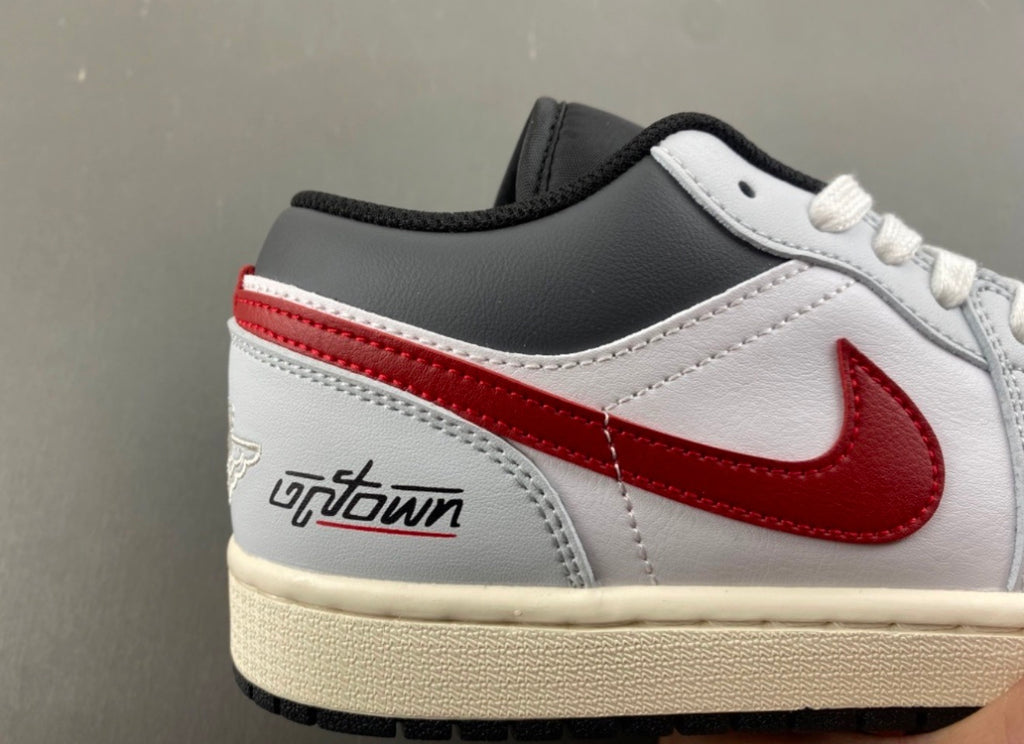 JORDAN 1 LOW TRAVIS SCOTT