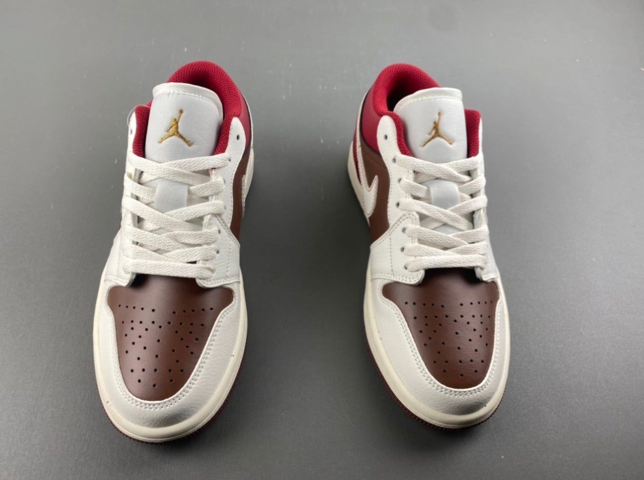 JORDAN 1 LOW TRAVIS SCOTT