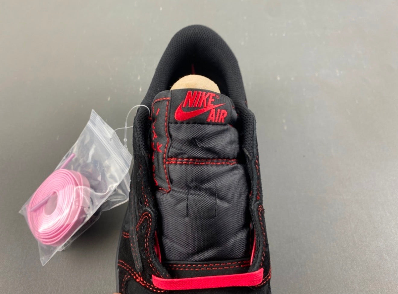 JORDAN 1 LOW TRAVIS SCOTT