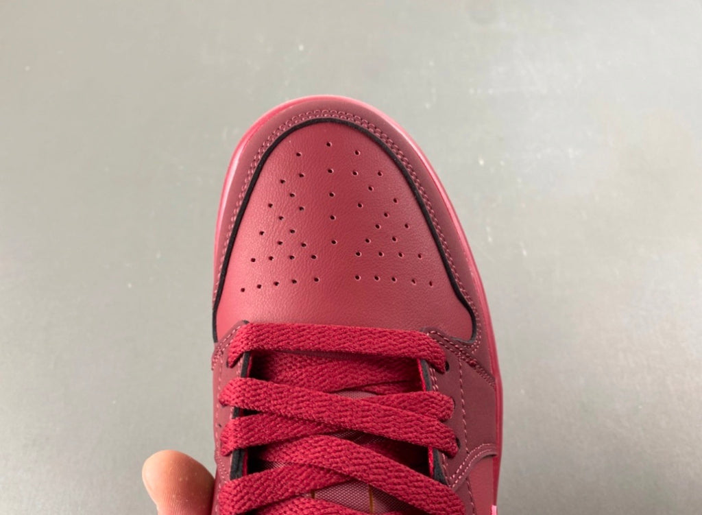 JORDAN 1 LOW TRAVIS SCOTT