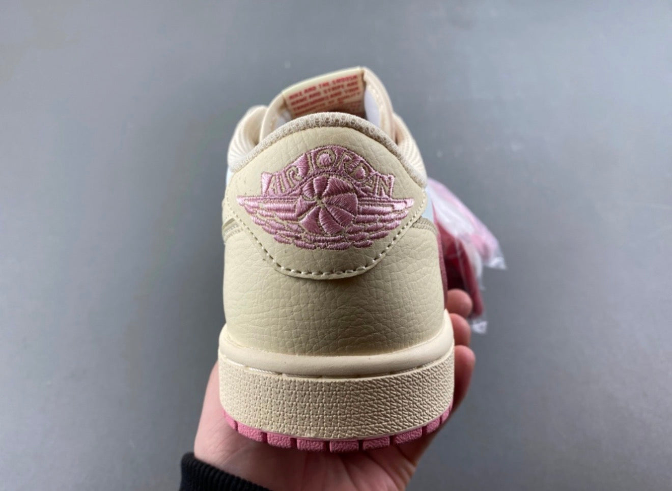 JORDAN 1 LOW TRAVIS SCOTT