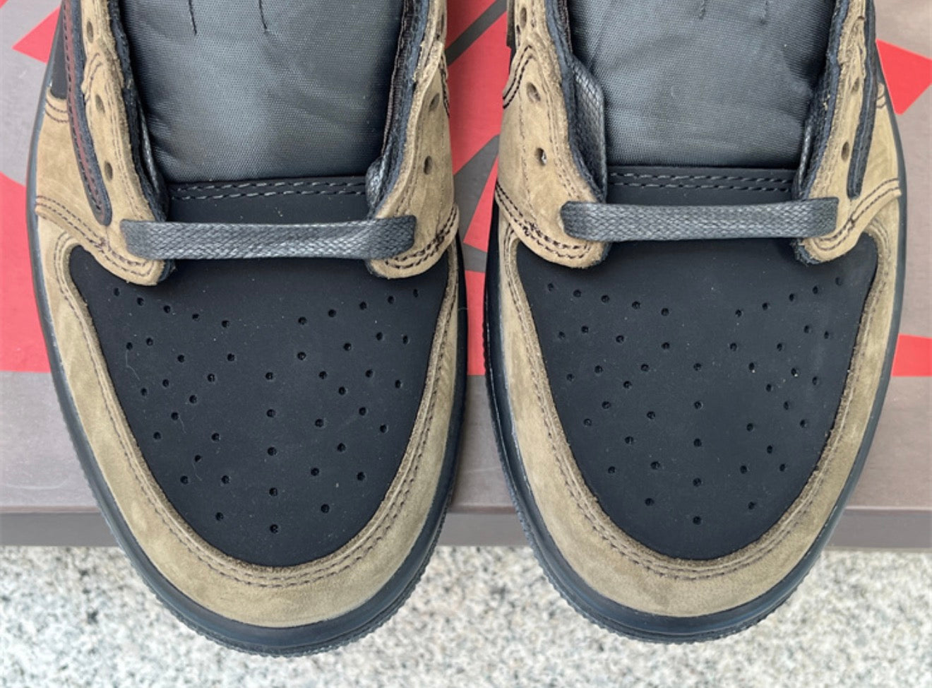 JORDAN 1 LOW TRAVIS SCOTT