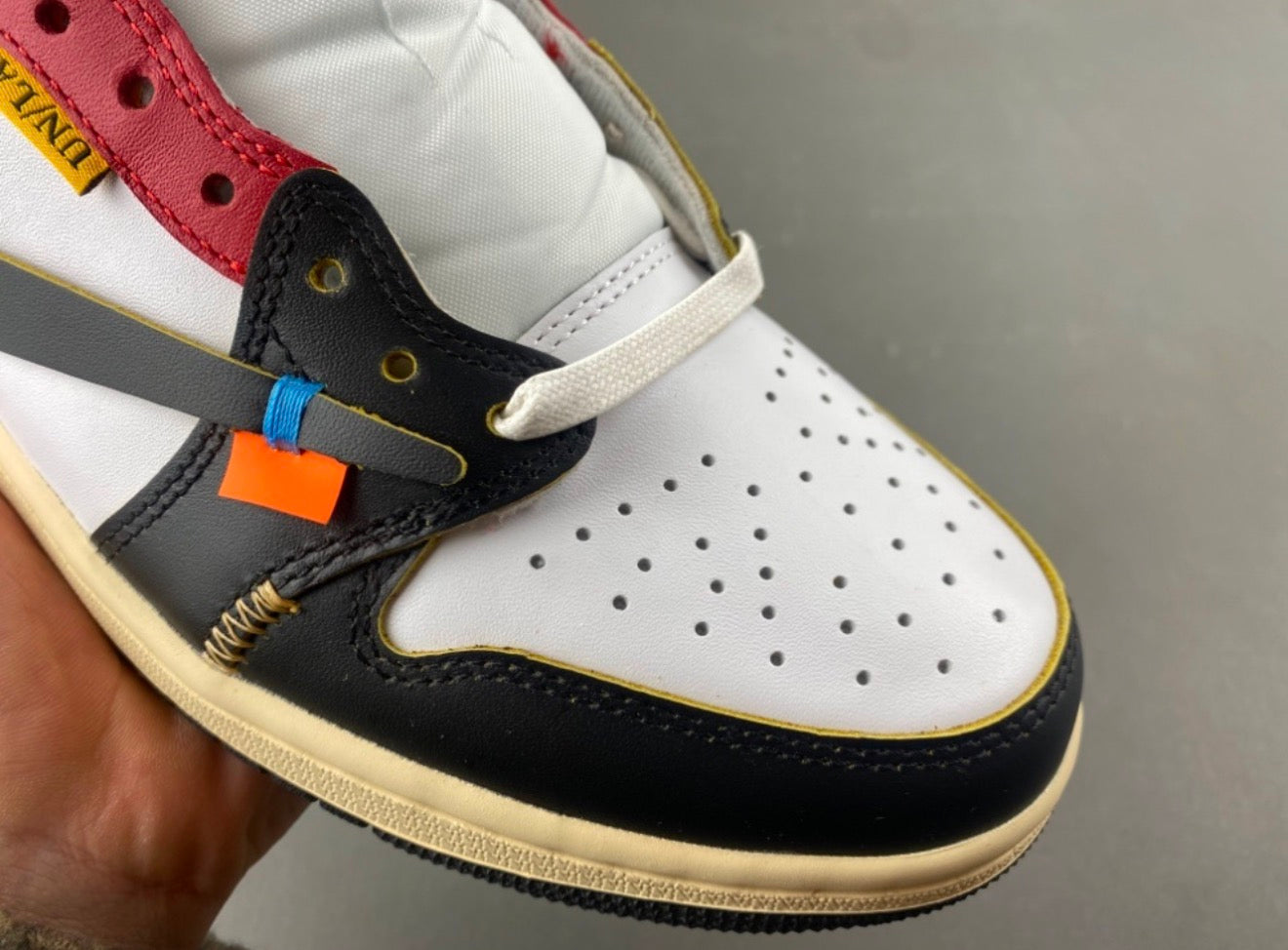 JORDAN 1 LOW TRAVIS SCOTT
