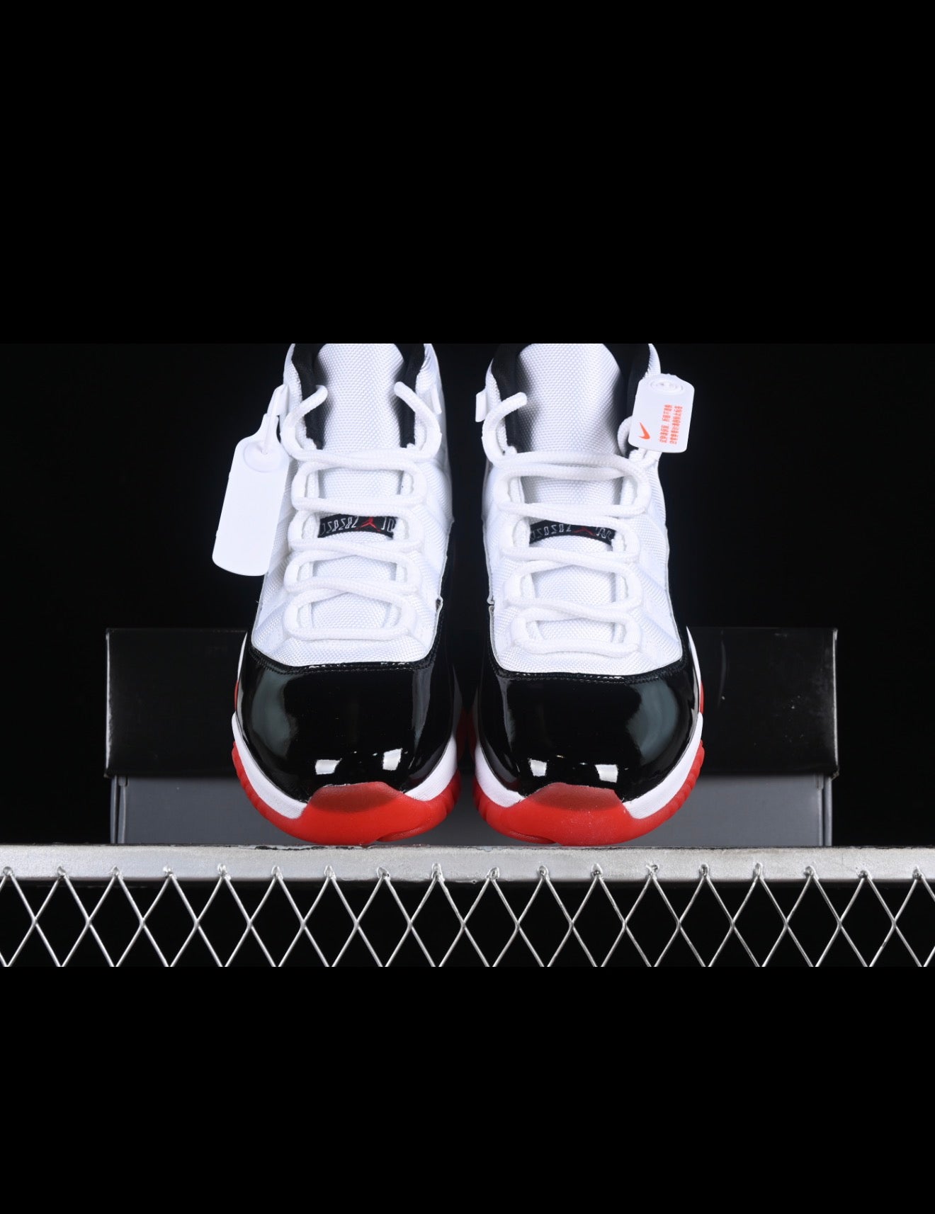 AJ11 AIR JORDAN 11 (WOMEN)