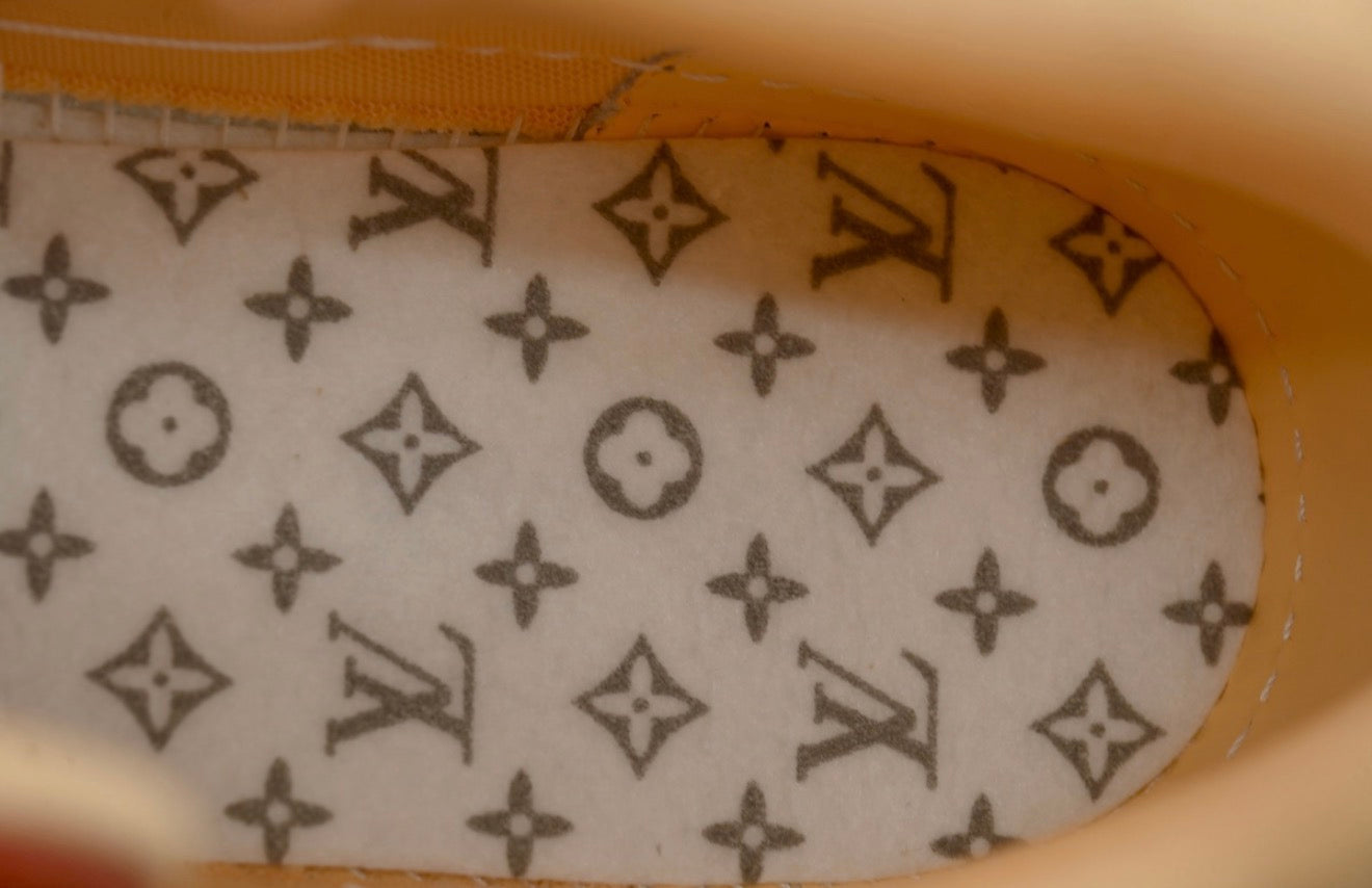 LOUIS VUITTON SNEAKERS (WOMEN)