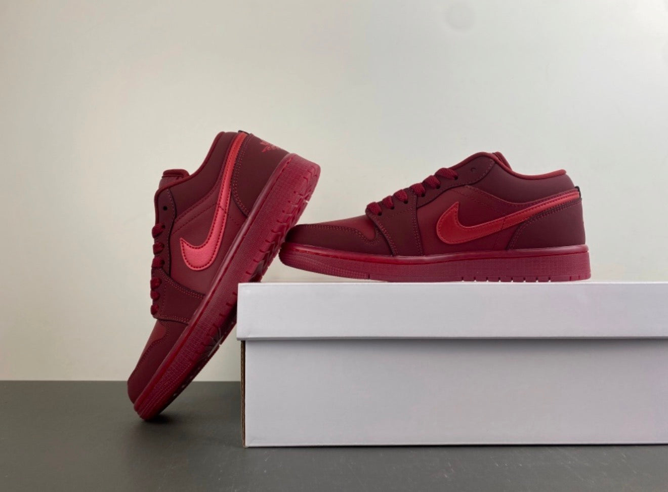 JORDAN 1 LOW TRAVIS SCOTT