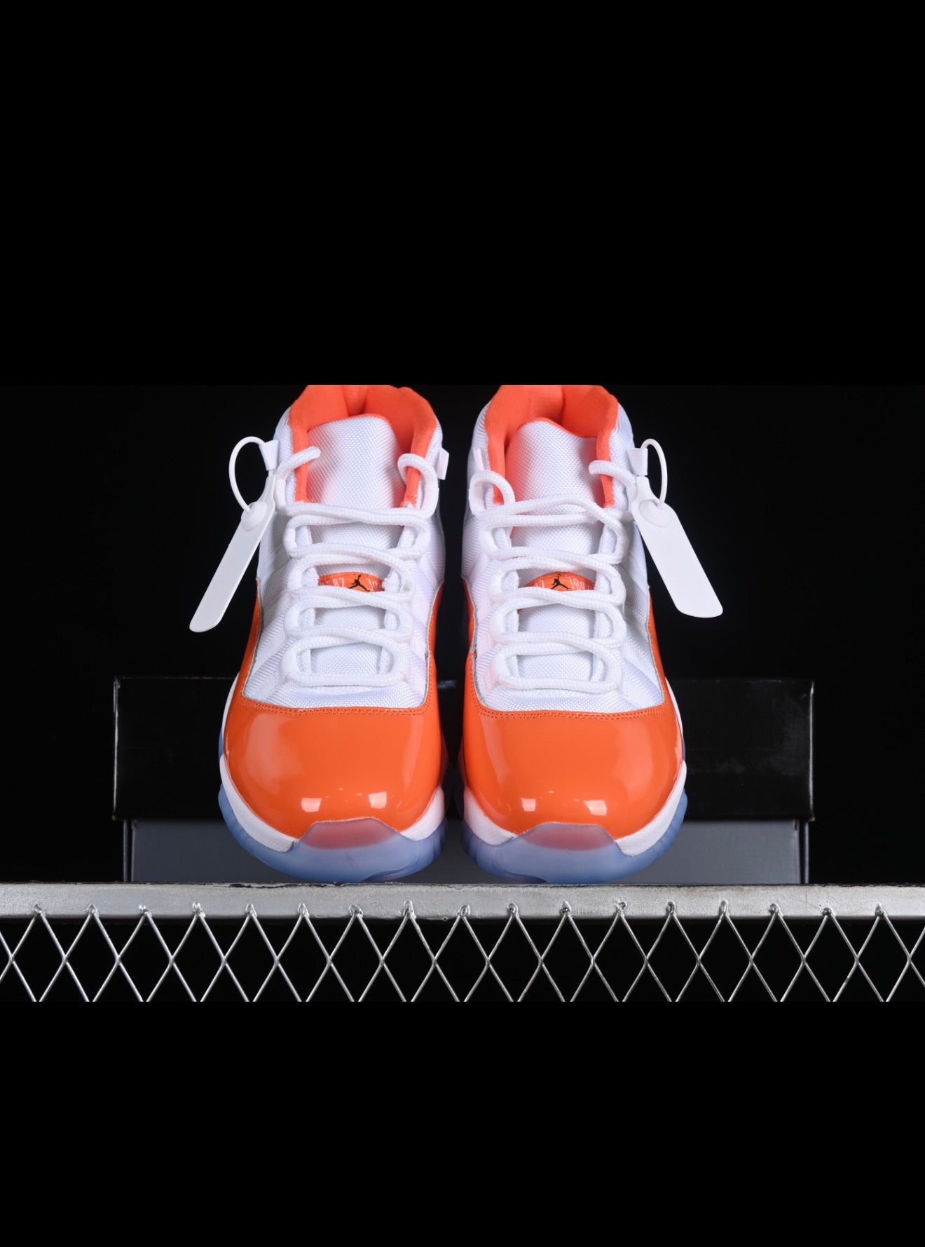 AJ11 AIR JORDAN 11 (WOMEN)