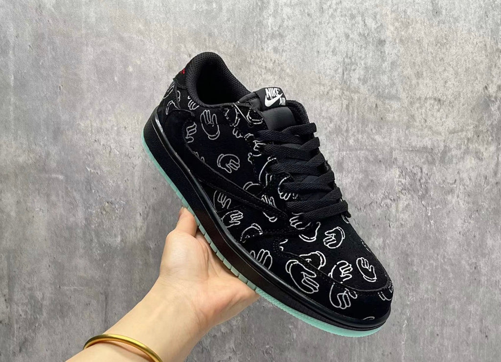 JORDAN 1 LOW TRAVIS SCOTT