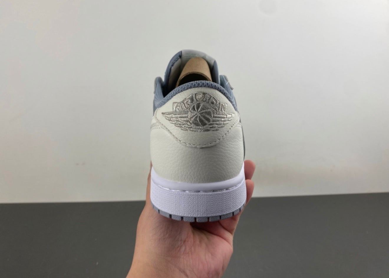 JORDAN 1 LOW TRAVIS SCOTT