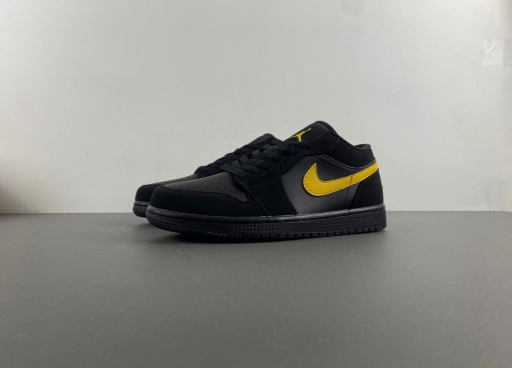 JORDAN 1 LOW TRAVIS SCOTT