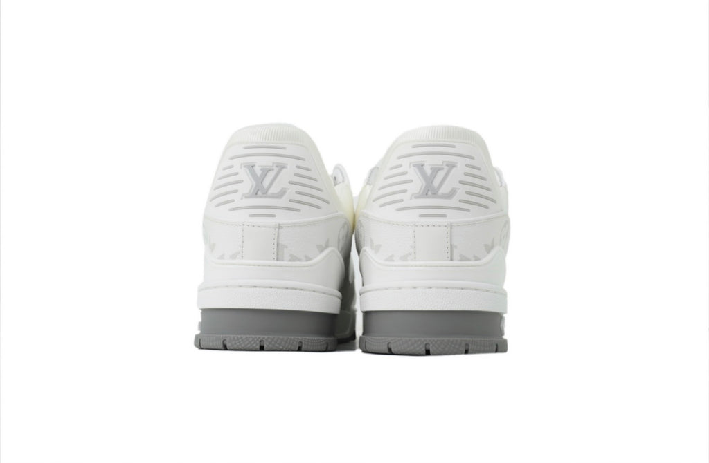 LOUIS VUITTON SNEAKERS (WOMEN)