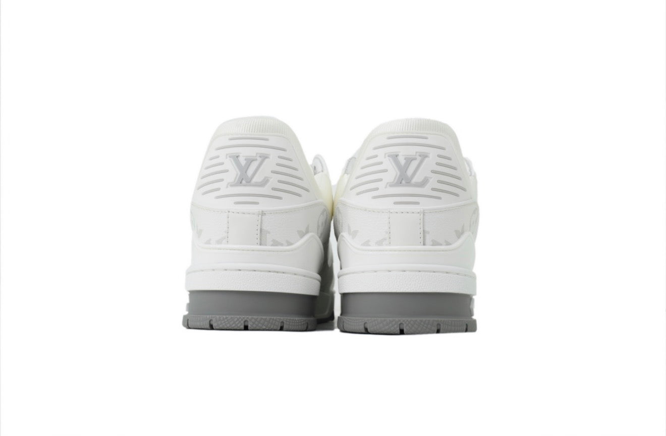 LOUIS VUITTON SNEAKERS (WOMEN)
