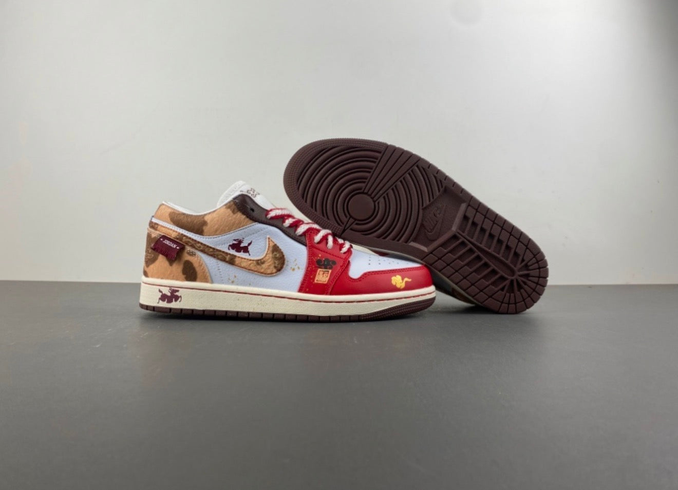 JORDAN 1 LOW TRAVIS SCOTT