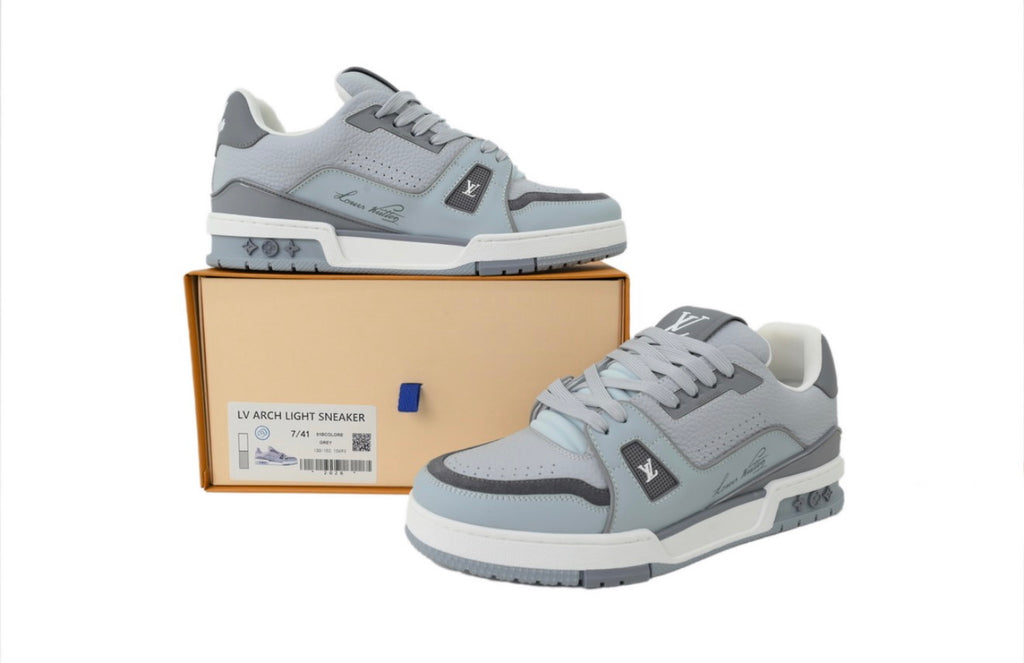 LOUIS VUITTON SNEAKERS (WOMEN)
