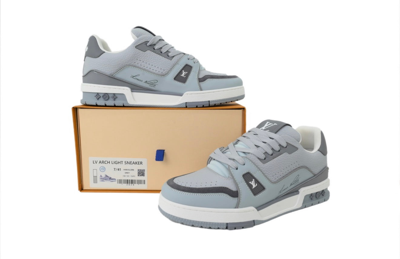 LOUIS VUITTON SNEAKERS (WOMEN)