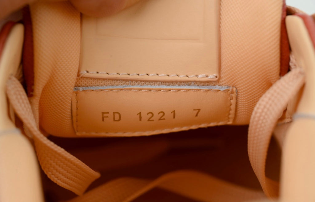 LOUIS VUITTON SNEAKERS (WOMEN)