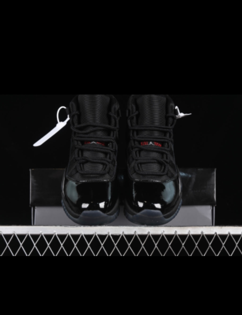 AJ11 AIR JORDAN 11 (WOMEN)