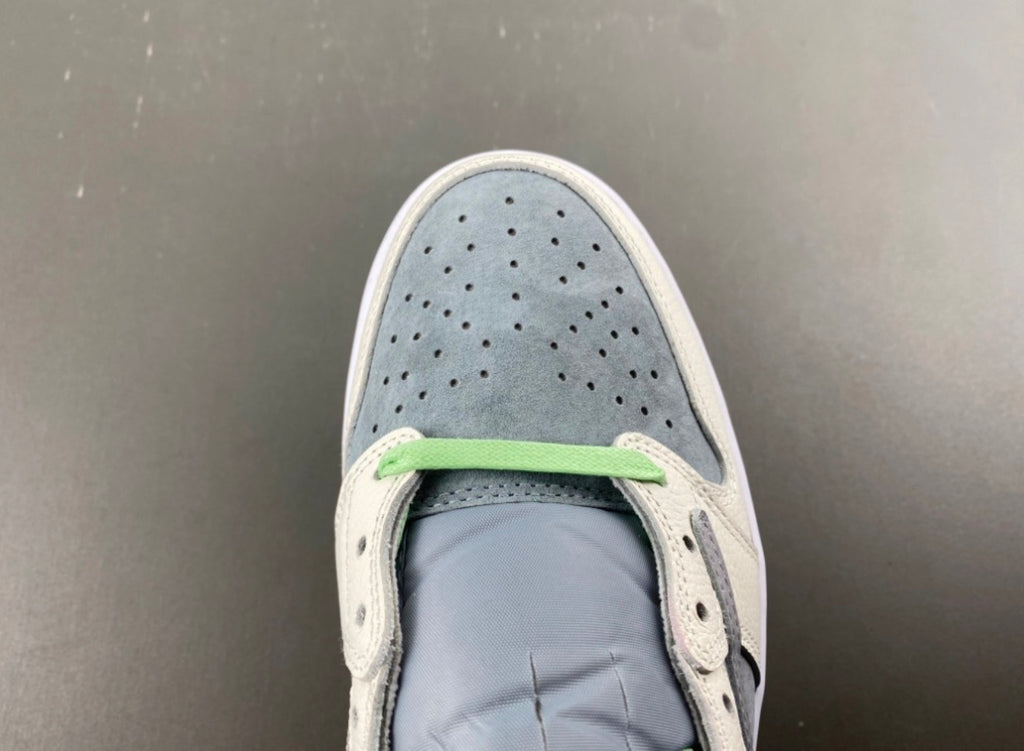 JORDAN 1 LOW TRAVIS SCOTT