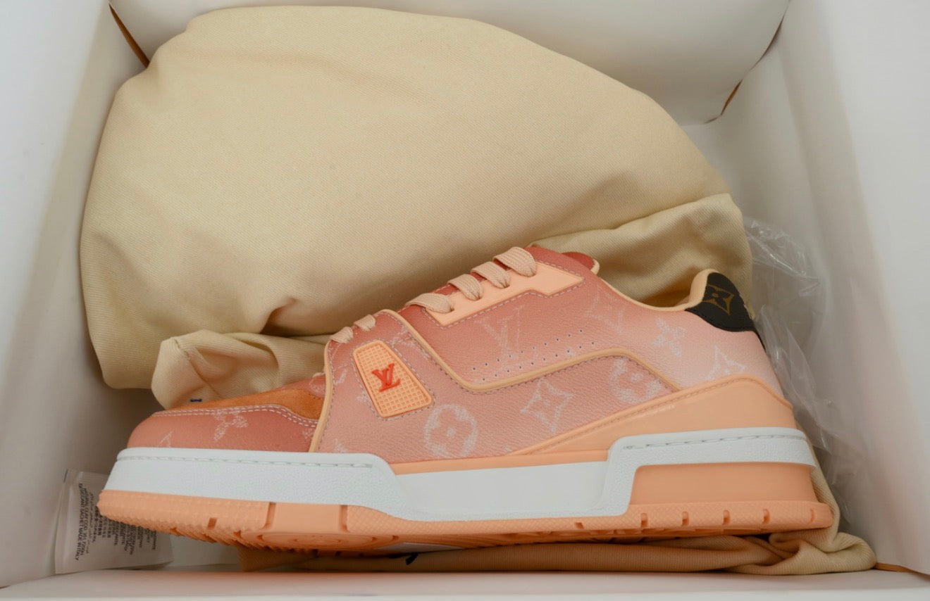 LOUIS VUITTON SNEAKERS (WOMEN)