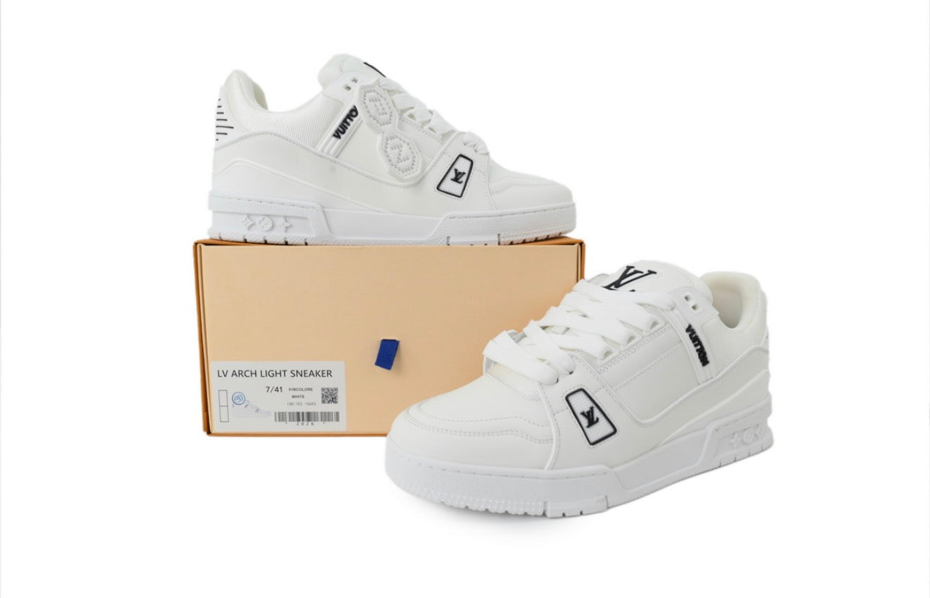 LOUIS VUITTON SNEAKERS (WOMEN)