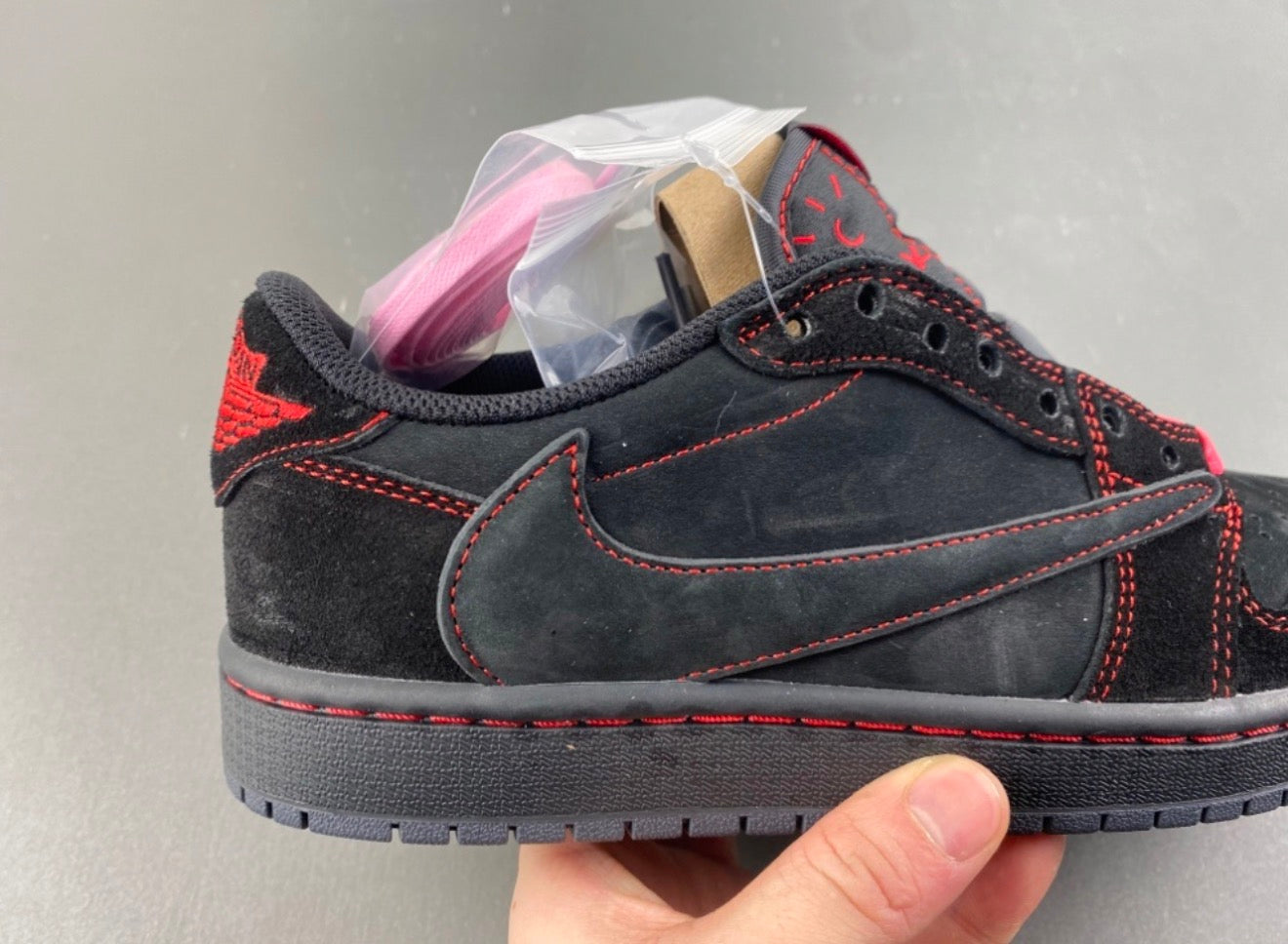 JORDAN 1 LOW TRAVIS SCOTT