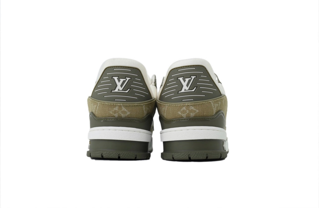 LOUIS VUITTON SNEAKERS (WOMEN)